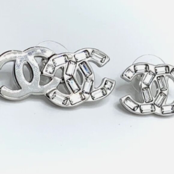CHANEL Double CC Earrings Silver hardware With Crystals - Picture 4 of 8